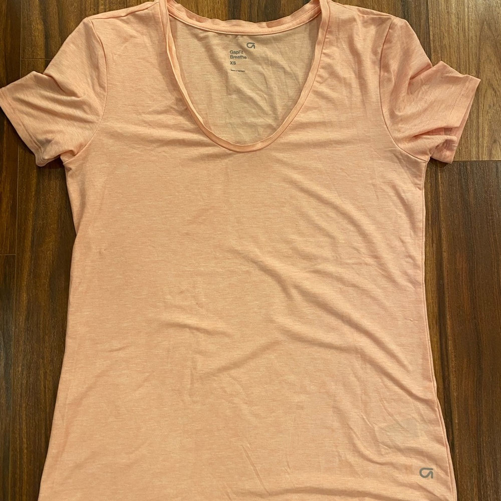 Gap Breathe Womens  Peach T-Shirt round neck sz Xs